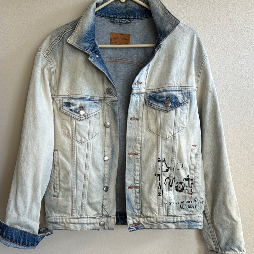 Stylish oversize Denim Jacket with Graphic Detail